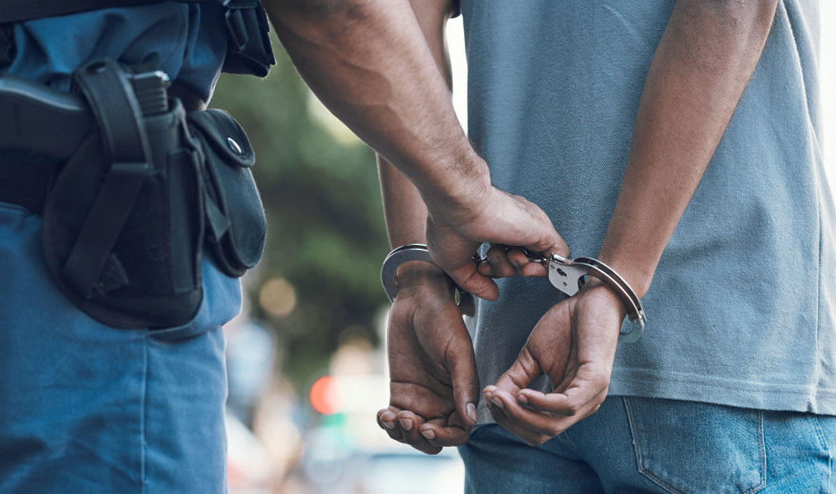Στα χέρια της ΕΛ.ΑΣ. ανήλικος που παρέσυρε πεζό οδηγώντας χωρίς δίπλωμα στην Κω