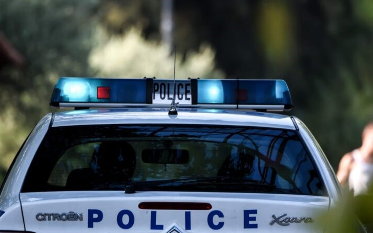 Ενέδρα με κυνηγετικό όπλο στην Καλαμάτα: Πυροβόλησε τη σύντροφό του στον δρόμο και διέφυγε
