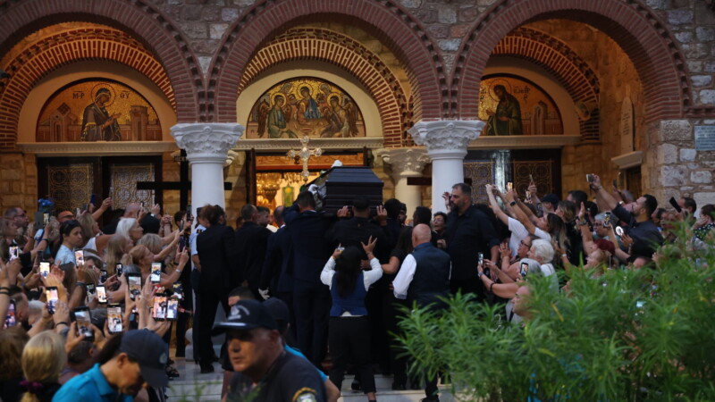 Γιώργος Μαζωνάκης: <<Θέλω σεβασμό και υπομονή>> – Η έκκληση του εφημέριου του Ιερού Ναού Αγίας Τριάδος στον κόσμο