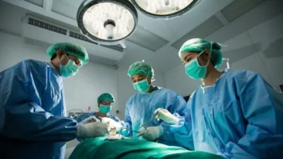Λονδίνο: ”Ο χειρούργος έριξε μέρος του κρανίου μου στο πάτωμα” – Η συγκλονιστική περιπέτεια του Tom Park-Paul που διαγνώστηκε με αρτηριοφλεβώδη δυσπλασία