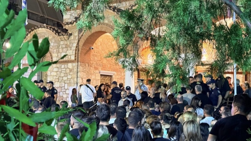 Αγρυπνία για τον Γιώργο Μαζωνάκη: Καταγράφηκαν 20 λιποθυμικά επεισόδια