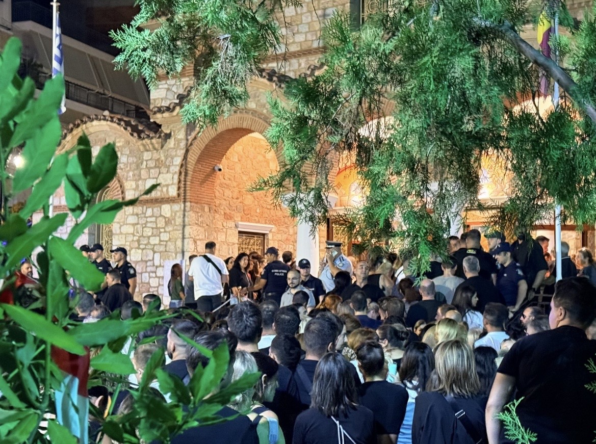 Αγρυπνία για τον Γιώργο Μαζωνάκη: Καταγράφηκαν 20 λιποθυμικά επεισόδια