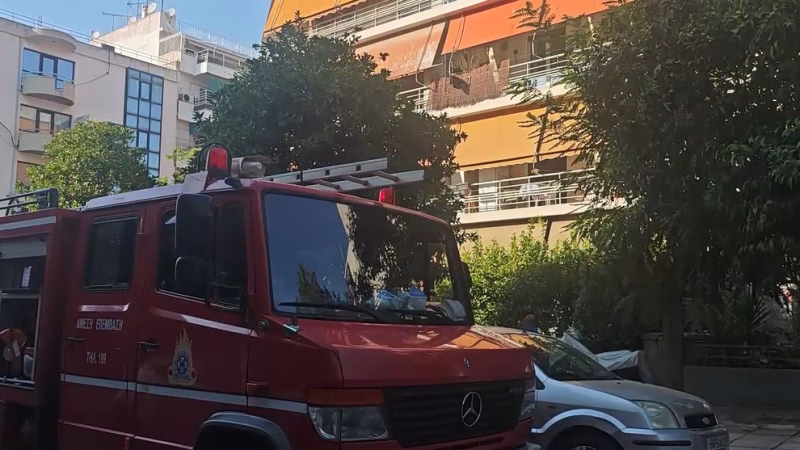 Φωτιά σε διαμέρισμα στην Καλλιθέα – Στο νοσοκομείο ηλικιωμένη με εγκαύματα