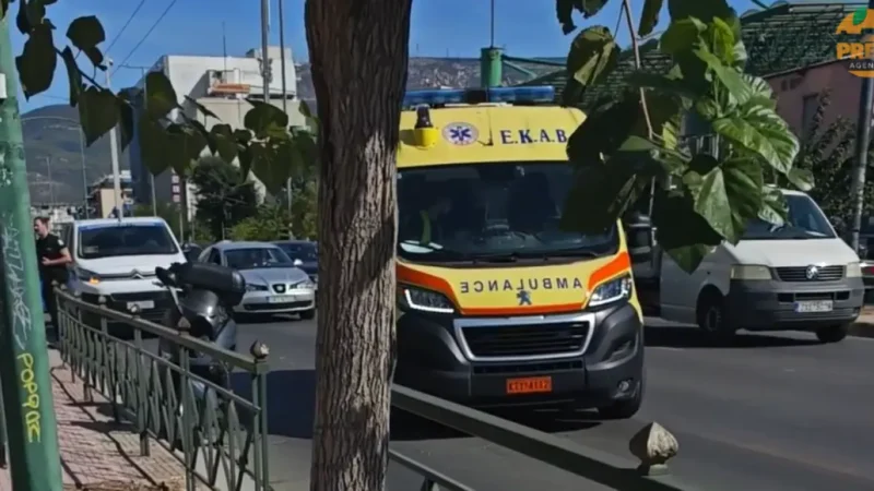 Λεωφόρος Αλεξάνδρας: Μηχανή παρέσυρε οικογένεια – Τέσσερις τραυματίες σε <<Ερυθρό Σταυρό>> και <<Αγλαΐα Κυριακού>>