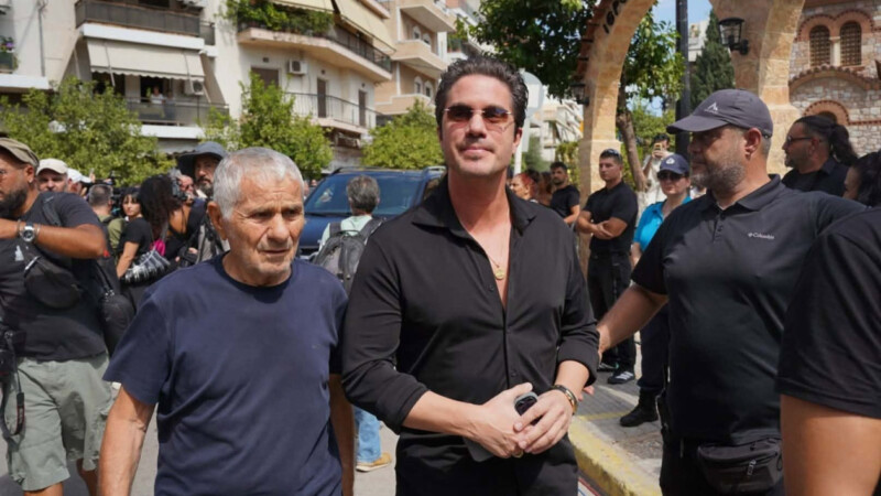 Νίκος Οικονομόπουλος για Γιώργο Μαζωνάκη: ” Με έπαιρνε ενάμιση μήνα διαρκώς τηλέφωνα αλλά δεν επικοινώνησα μαζί του λόγω φόρτου εργασίας – Νιώθω τύψεις ”