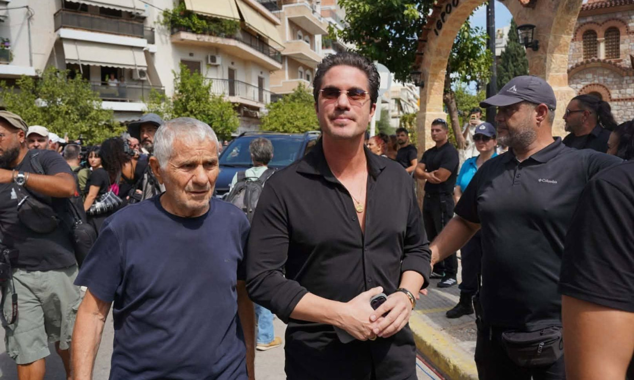 Νίκος Οικονομόπουλος για Γιώργο Μαζωνάκη: ” Με έπαιρνε ενάμιση μήνα διαρκώς τηλέφωνα αλλά δεν επικοινώνησα μαζί του λόγω φόρτου εργασίας – Νιώθω τύψεις ”