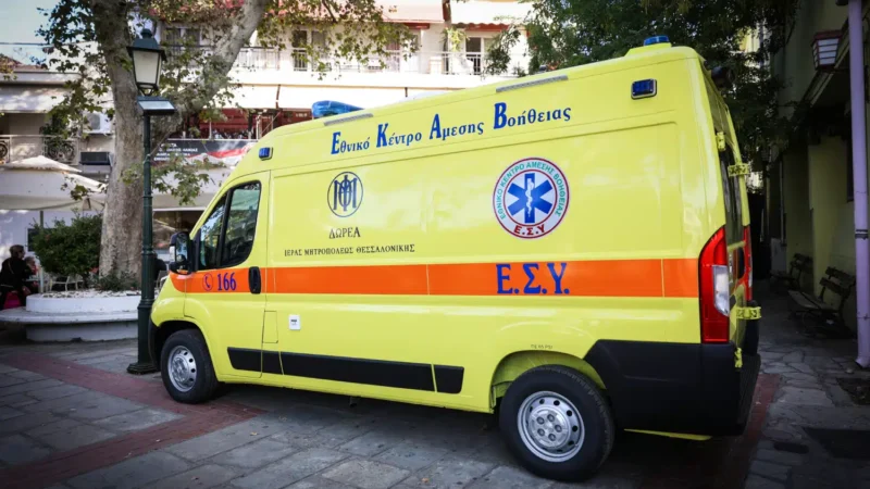 Θεσσαλονίκη: Οδηγός υπέστη επιληπτική κρίση και έπεσε πάνω σε τρία σταθμευμένα οχήματα και δίκυκλο
