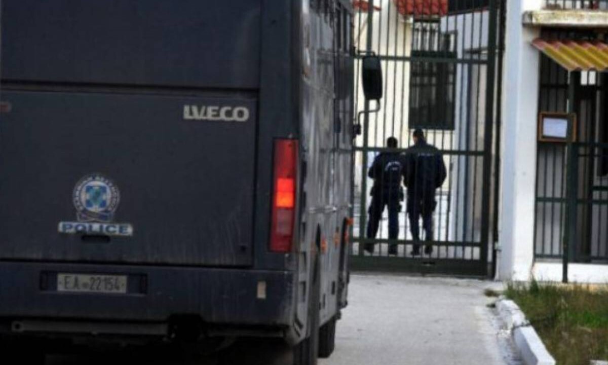 Καρτέρι σε μεταγωγικό στις Σέρρες: Ένοπλη απόδραση 41χρονου