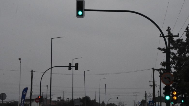 Τροχαίο στον Νέο Κόσμο – Εκτός λειτουργίας τα φανάρια στη Φραντζή και Ιππώνακτος
