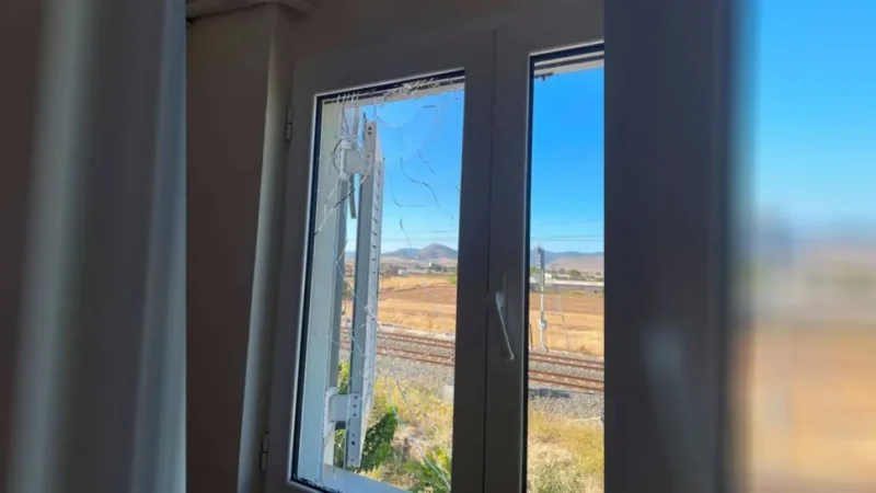 Θήβα: Δύο επιθέσεις από Ρομά σε στέγη φροντίδας ηλικιωμένων, πέταξαν πέτρες και έσπασαν τζάμια
