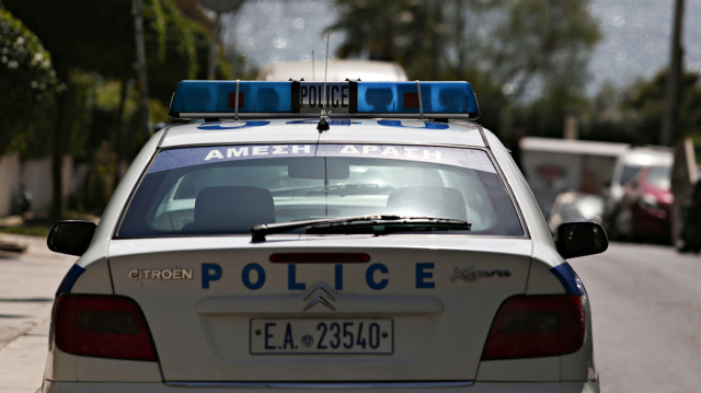Σύρος: Μητέρα καταγγέλει ότι ομάδα έφηβων την απείλησε μπροστά στο παιδί της και αναγκάστηκε να τραπεί σε φυγή